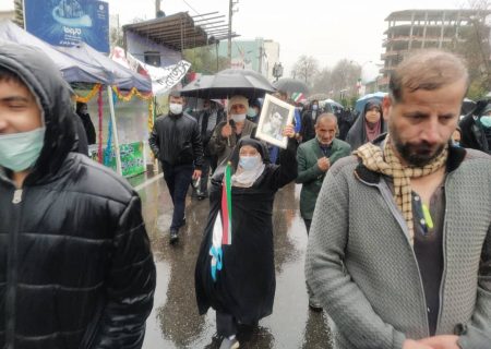 راهپیمایی خودرویی و پیاده‌روی ۲۲ بهمن زیر باران رحمت در شهرستان بابل