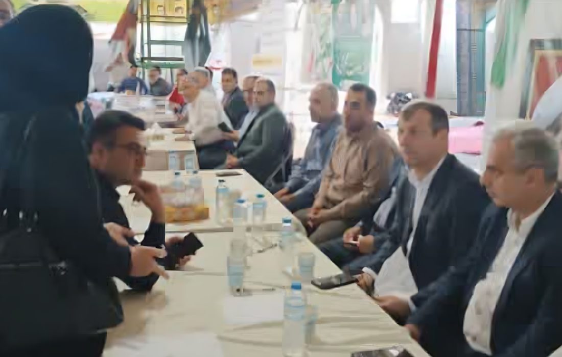 برگزاری میز خدمت شهرداری بابل در مصلی نماز جمعه به مناسبت هفته دولت