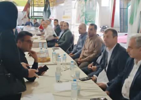 برگزاری میز خدمت شهرداری بابل در مصلی نماز جمعه به مناسبت هفته دولت