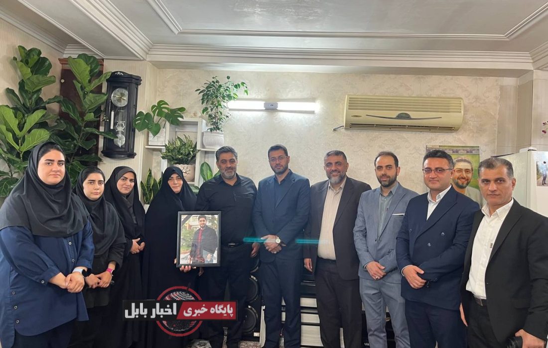 دیدار اصحاب رسانه با خانواده شهید فرزین میرزا گلپور به مناسبت هفته دفاع مقدس