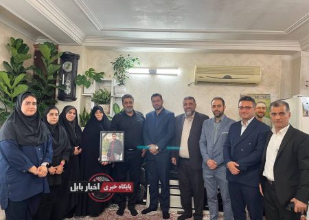دیدار اصحاب رسانه با خانواده شهید فرزین میرزا گلپور به مناسبت هفته دفاع مقدس