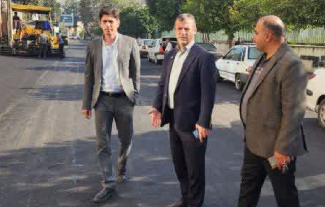 بازدید شهردار بابل از روند اجرای روکش آسفالت کوچه مصلی ۹