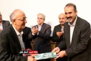 افتخار بابل به مفاخر علمی خود؛ گواهی استاد ممتازی به دکتر زاهدپاشا اهدا شد
