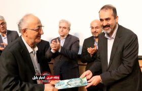 افتخار بابل به مفاخر علمی خود؛ گواهی استاد ممتازی به دکتر زاهدپاشا اهدا شد