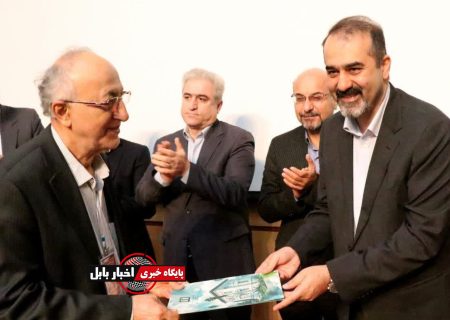افتخار بابل به مفاخر علمی خود؛ گواهی استاد ممتازی به دکتر زاهدپاشا اهدا شد